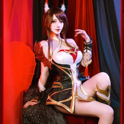 Legendary Nine-Tailed Fox Legendary Ahri Cosplay Costume - Elegant Mystical Mage Outfit