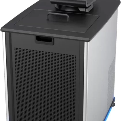 Polyscience | 15 Liter Refrigerated Circulator, -40°C | Intuitive 3.75” (9.5 cm) display with touch-pad control